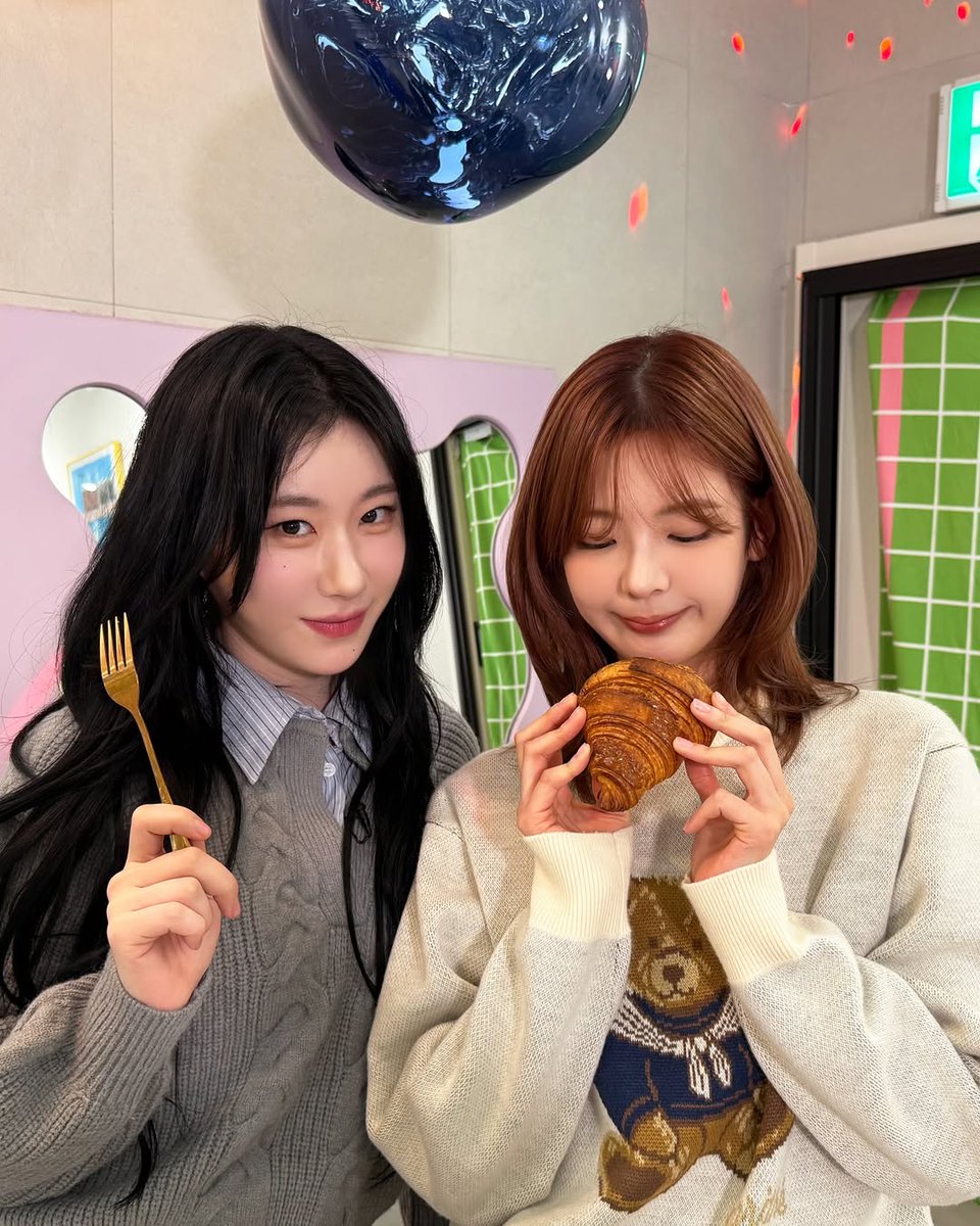 250314 ITZY (itzy.all.in.us) Instagram post update #LIA #리아

“CHERRYz’s Photo Album 📷🧵”
🎵 ROSÉ ㆍ drinks or coffee