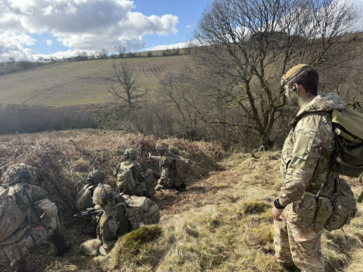 armycmc's tweet image. EX HARD STRIKE - Troops on the Platoon Sergeants Battle Course have deployed into the field for their first tactical assessments. An arduous week of Platoon deliberate and hasty attacks, testing the students in role as Pl Comd/Pl Sgt.
@BritishArmy
#Brecon
#Training
#Soldier