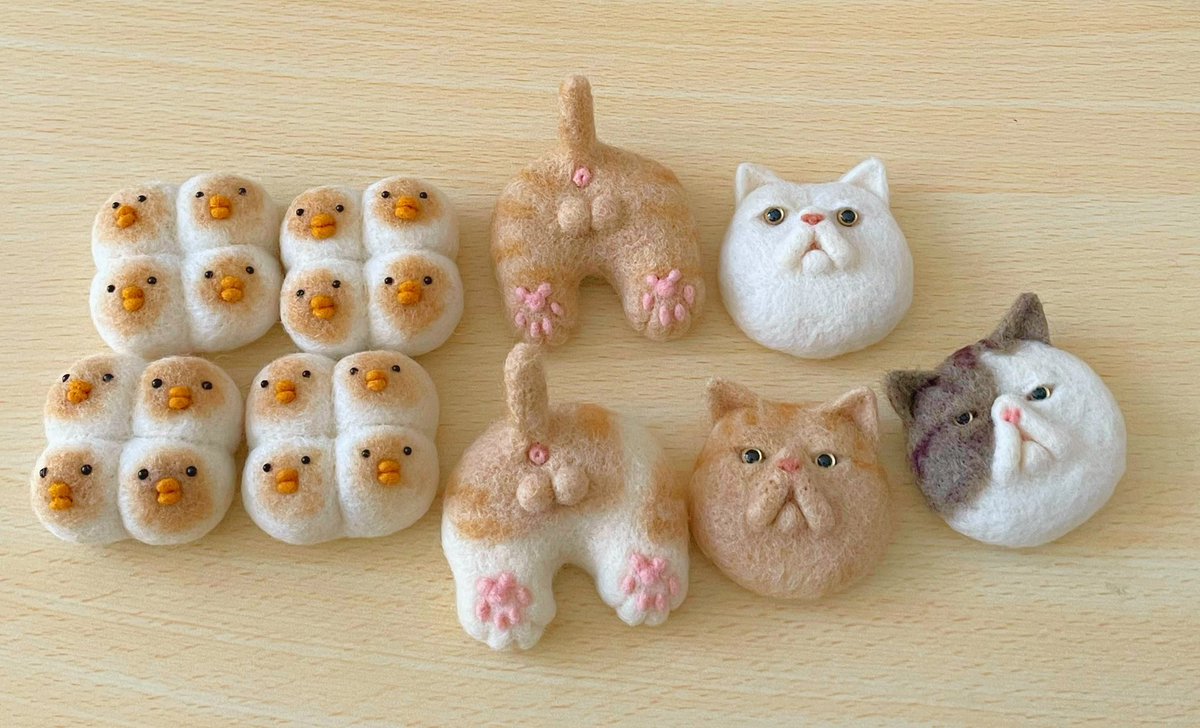 いよいよ明日、3/15は京セラドーム大阪にて #ニャンズマーケット 開催です✿

新作は肉球バッグチャームです。
他にも猫のヒゲさしや前髪クリップ、にゃんたまブローチ等、羊毛フェルト作品約300点程持ち込みますので、見るだけでもぜひお越しください(ꕤ ॑꒳ ॑*)ﾉ

にゃ━━━ヾ('□'*)ﾉ━━━ん！