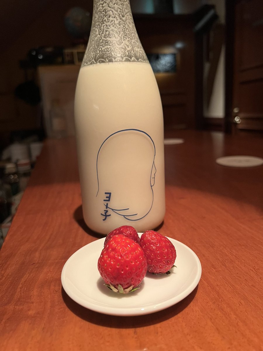 いちごとヨー子カクテル
ご好評いただいております。