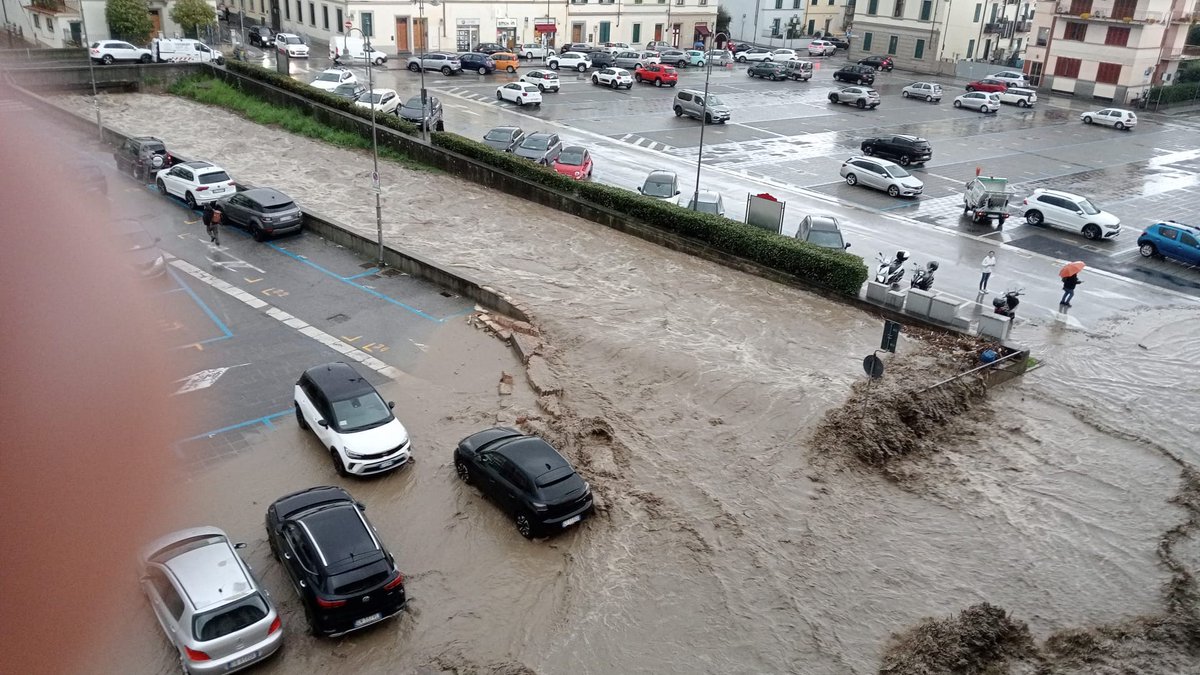 Italia24HLive's tweet photo. ⚠️Il Rimaggio a Sesto Fiorentino prima dell'esondazione. Foto di Federico Giuntini. 30 minuti fa https://t.co/NaX4cd4YF9