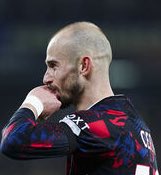 🚨🚨🚨 BOMBA:

Rangers’taki kel adam Vaclav Cerny’nin doping testinden kaçmak için saçlarını sıfıra vurduğu iddia ediliyor.

❌ Zaten kellik seviyesinin yoğunluğu dikkat çekiciydi bir sporcu bu kadar kel olamaz.

❗️Saçları varken vasat bir oyuncuymuş ama bu sezon 20 gol 10 asist.
