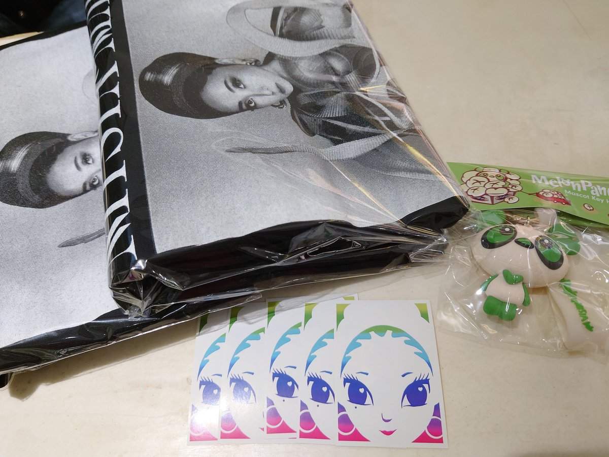 C7Ln4b's tweet image. 自由が丘mcmlのお知らせです
MISIAのレインボー🌈シールのプレゼントは日曜日までとなります
在庫は　いっぱい有るそうです😙
動画はmcmlの新製品　MISIAイチオシのバスグッズ　です😙
MISIAのお風呂気分になれる
はずです🤣

今日はシール５枚　頂きました😙
#自由が丘　#mcml 　 #MISIA