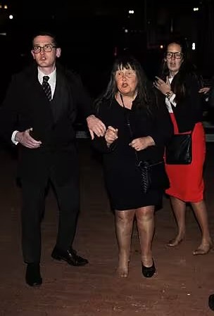 ActingTheGom's tweet image. I&apos;m sorry but this is just incredible 😂