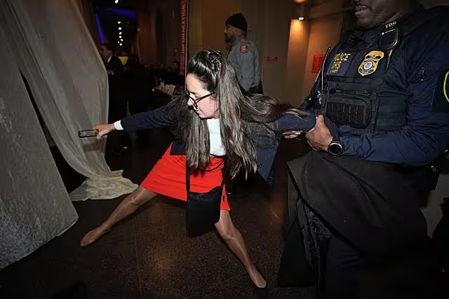 ActingTheGom's tweet image. I&apos;m sorry but this is just incredible 😂