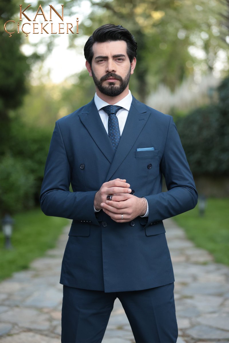 kanciceklerdizi's tweet photo. Senin gibi seven birini izlemek bile büyük şanstı… 🌿✨ #KanÇiçekleri #DilBar @barisbaktas https://t.co/vm7ZFVnhAJ