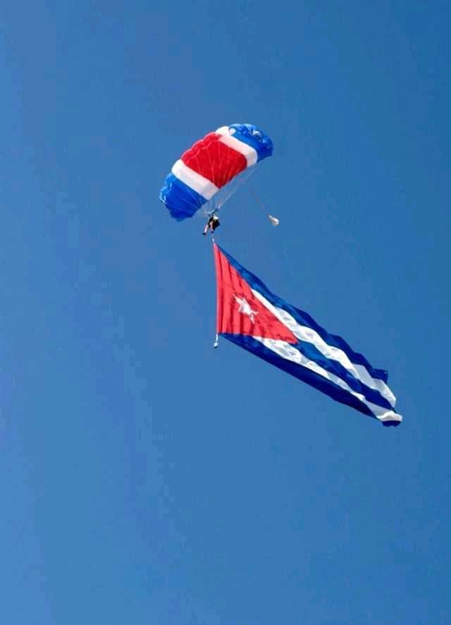 Lo exigiremos sin descanso:

Dejen a #Cuba vivir en paz, #TumbaElBloqueo !!!

#BuenosDías #IslaRebelde