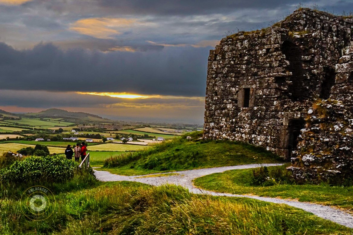 #heartofireland

Sunrise on the Summer Solstice at the Rock of Dunamaise in County Laois