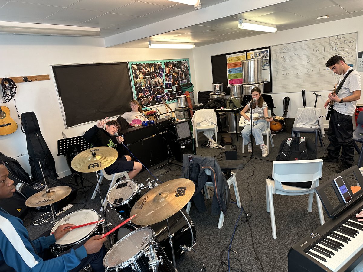 MUSIC STUDIO
Create, play, record. 
Free!

Supported by <a href="/YoungGreenwich/">Young Greenwich</a>