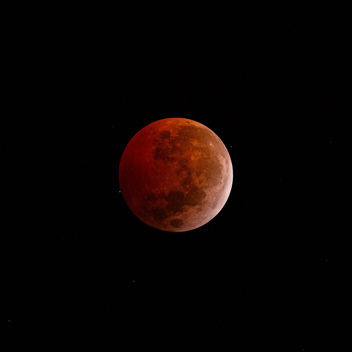#EclipseLunar 2025 desde el Observatorio ALMA 🔴
📷: <a href="/_ansack/">Sergio Otarola</a>
