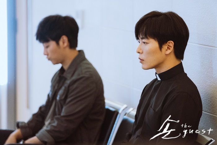 뒤에 계신 분 왜케 입을 삐죽 내밀고 계시지 둘이 싸웠나?