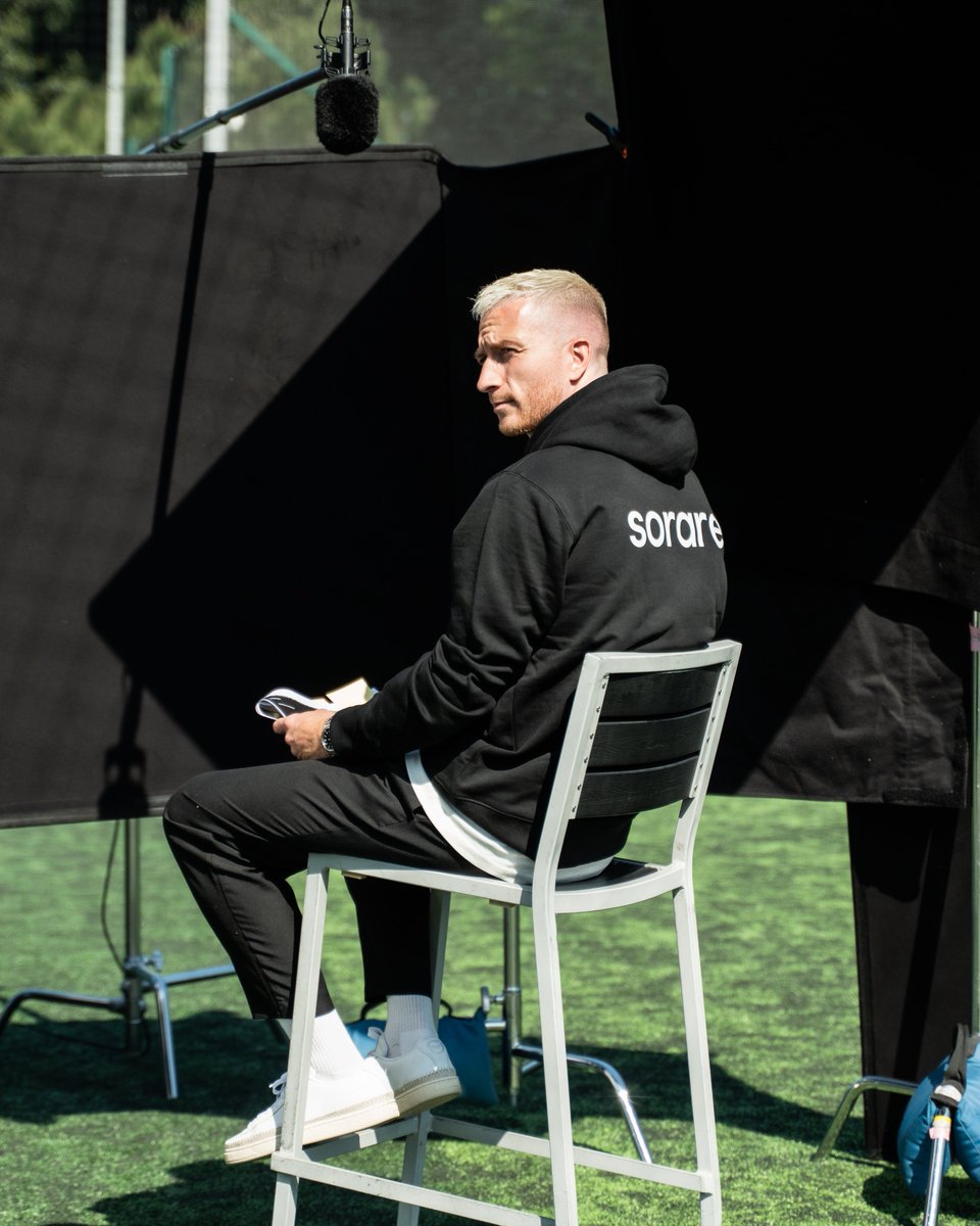 Sorare's tweet photo. Fantasy 𝐒𝐨𝐜𝐜𝐞𝐫 📸

Behind-the-scenes, Part II with @BouangaDenis &amp; @woodyinho. 

🤝 @MLS https://t.co/5fLuD1LjsV