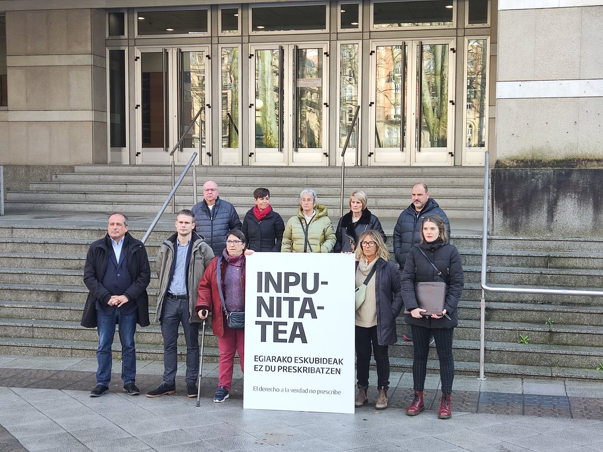 Barrionuevoren kontrako kereilaren berri emango dute orain <a href="/EgiariZor/">Egiari Zor Fundazioa</a>-ek eta Giza Eskubideen Behatokiak. Giza eskubideen kontrako urraketa larriengatik egingo dute haren kontra. Zehazki, Ipar Euskal Herriko errefuxiatuen kontrako gerra zikinagatik. <a href="/berria/">Berria.eus</a>