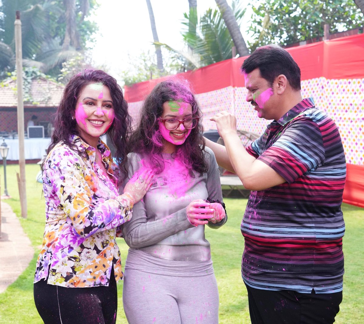 Khushiyon wali Holi!

A joyful glimpse into our vibrant Holi celebration with family!
Hope you all had a wonderful time celebrating with your loved ones too!
Wishing everyone a very #HappyHoli once again!
'उत्सव रंगाचा, सण एकतेचा' 
संपूर्ण कुटुंबाने नैसर्गिक रंगांची उधळण करत