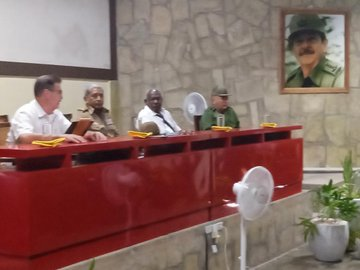 La Editorial Verde Olivo nos trae la historia de un hombre humilde que nunca le falló a su pueblo #CubaViveEnSuHistoria
<a href="/RMCiegodeAvila/">Region Militar Ciego de Avila🇨🇺</a>
<a href="/rmcienfuegos2/">Región Militar Cienfuegos</a>
<a href="/RMMatanzas/">Región Militar Matanzas 🐊</a>