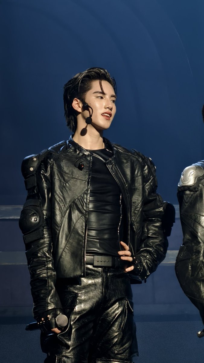 อย่าพึ่งโต
#BUS_LIGHTTHEWORLD_D1

#PHUTATCHAI