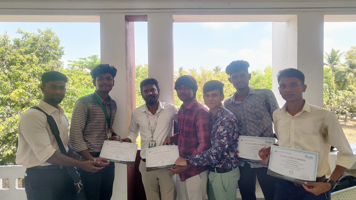 madhaengcollege's tweet image. Congratulations students for successful completion of Anudip Java training program of 100 hours💐🎉🎉
#madhaengineeringcollege #javaprogramming #javatraining #java #placementtraining #ANUDIP