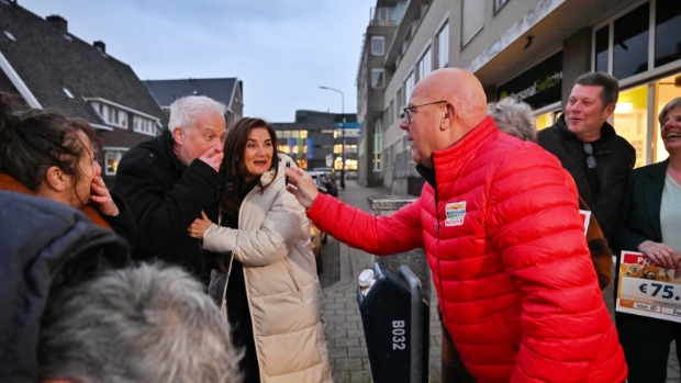 Gaston van de Postcode Loterij deelt 200 duizend euro én een BMW uit -  doetinchemsvizier.nl/l/512124