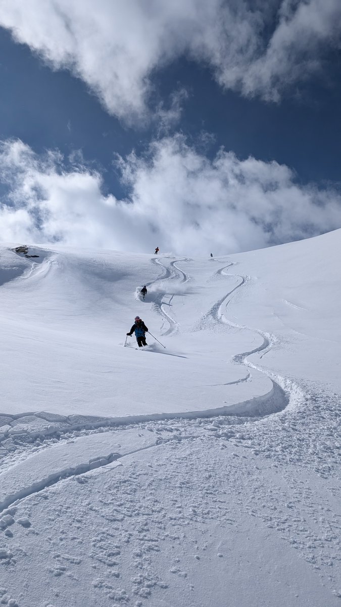 When it’s good, it’s good! Powder skiing in Italy yesterday 🇮🇹