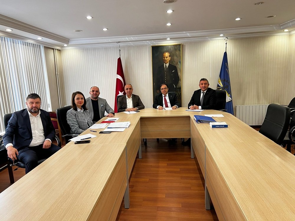 Sendikamız ile Sanayi ve Teknoloji Bakanlığı arasında imzalanacak 9. Dönem toplu iş sözleşmesi görüşmeleri TÜHİS’de yapılan toplantı ile başladı.

👇👇👇

koopis.org.tr/haber/sanayi-v…