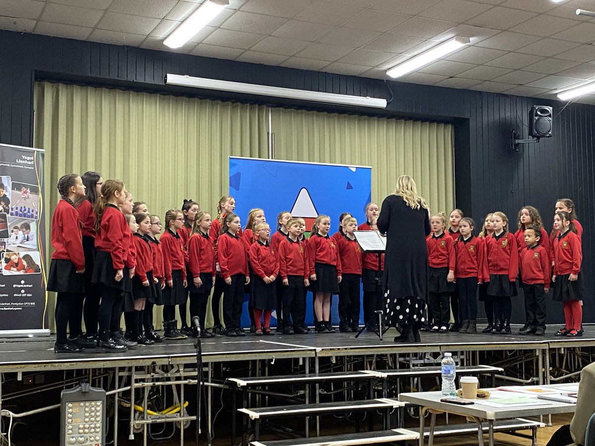 Ysgol Llanhari tweet media