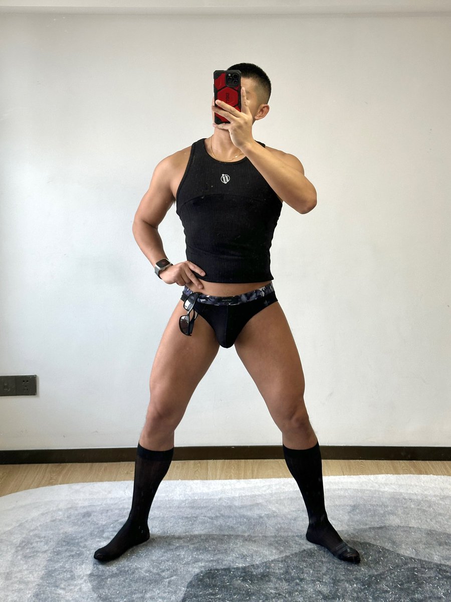 黑色真的很欲🥵
🍑：TaiJiStudio
👦🏻：<a href="/rrrrrrig_/">嗷呜有劲</a>