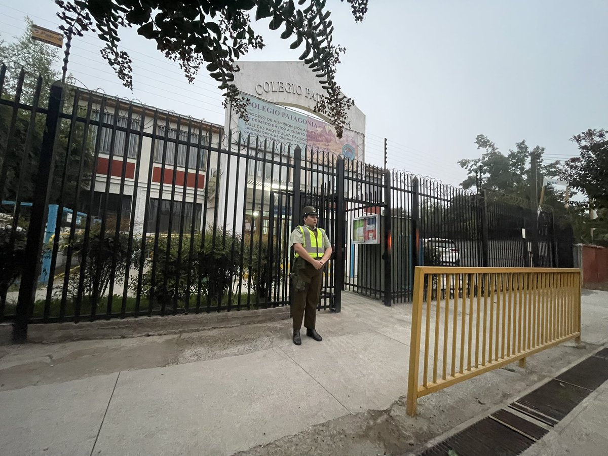 #Buin, Carabineros de la comuna realiza labores de tránsito en nuestros establecimientos educacionales para prevenir delitos 🚔🚦🚨
#LaPrevencionEsNuestraEsencia 
#CarabinerosDeChile
