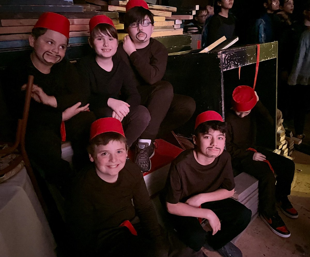 How lucky am I to be backstage with the cast of <a href="/WakeRobinElem/">Wake Robin Wizards</a> Aladdin? 🦜🧞 What a great performance 👏🏼 <a href="/Cassiechonis/">Cassie Chonis</a> <a href="/bpsne/">BPS</a> #teambps #championsforchildren