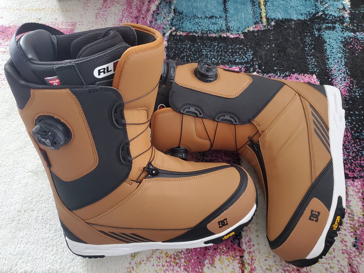 JkrRome's tweet photo. @dcshoes How extremely uncomfortable and useless can you make a Boot? Why is there a Velcro strap in the inner shoe?  DC only makes crap with poor quality! Last 4 orders were broken after a few wears but I have to buy new nonsense because I only get a voucher! That sux! #dcshoes https://t.co/EChTJTUlyY