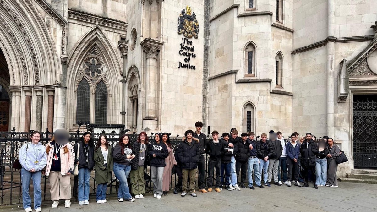 #JTFS #Post16 are enjoying exciting learning #BeyondTheClassroom! Last Friday, five #Spanish students had culturally enriching journey to #Derby, while yesterday, #Y12 went to #London!
Full story and photos in our #newsletter: sway.cloud.microsoft/GNj5vpu6lHvFv4…
#SchoolTrip #Enrichment