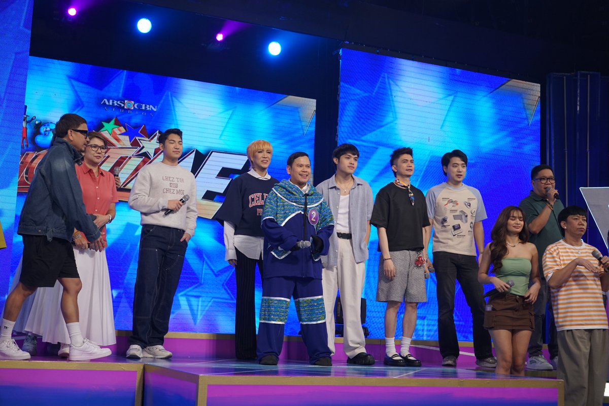 itsShowtimeNa's tweet photo. Happy Friday, Madlang People! Kita-kits uli bukas!

#ShowtimeMoTo
Watch us Live, Follow, and Subscribe here:
https://t.co/Gs3IAXU5tb https://t.co/1GdfDnnLvI