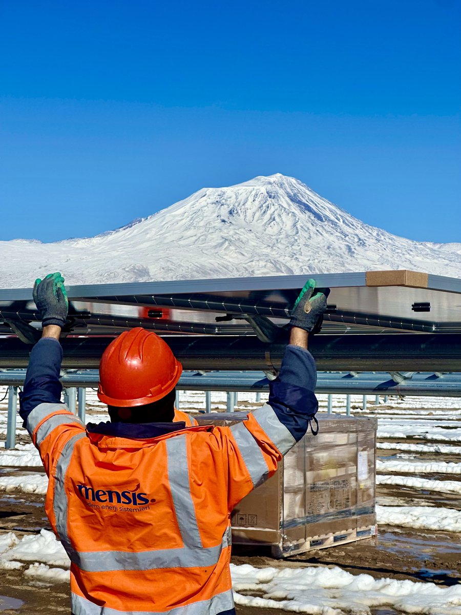Güneşin ilk doğduğu topraklarda, Ağrı Dağı’nın eteklerinde büyük bir adım atılıyor. ETİ Bakır Ağrı GES yükseliyor ve bölgenin enerji potansiyelini sürdürülebilir bir şekilde değerlendiriyor.

<a href="/Abdullah1Atalay/">Abdullah Atalay</a>
