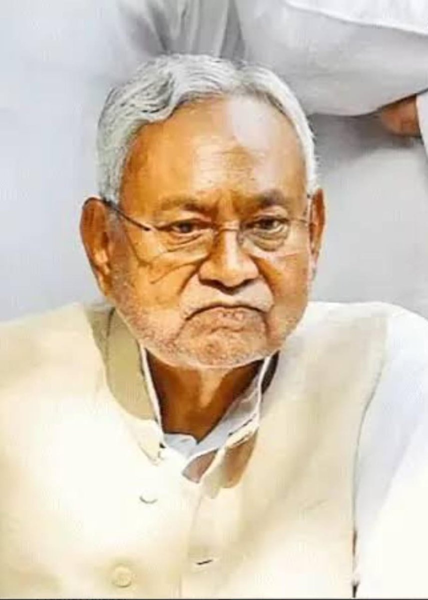 BharatPrabhudh's tweet image. इसी आदमी के हाथ मे है महाबोधी महाबिहार पर स्वामित्व का फैसला करने का अधिकार, 
पर ये आदमी हमेशा अपनी कुर्सी के जुगाड़ मे लगा रहता है,
बहुजनों के हक अधिकारों से इसका कोई मतलब नही,
मोहन भागवत का गुलाम है ये आदमी।
#ब