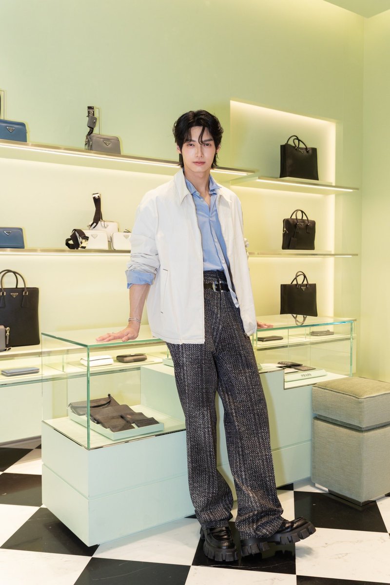 “วิน เมธวิน โอภาสเอี่ยมขจร” ในลุคของ PRADA ที่งาน “World Fashion Trend Spring/Summer 2025” ตอกย้ำความเป็นจุดหมายปลายทางแห่งแฟชั่นระดับโลก “World-Class Fashion Destination”

WIN WORLD FASHION SS25
#WinMetawin #SiamParagonxWinMetawin #SiamParagonxWin