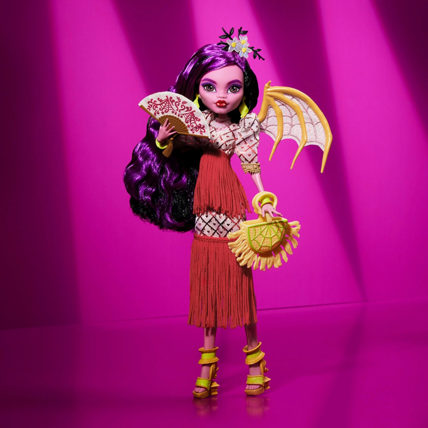 Aluunsina's tweet photo. I am happy to finally get PH representation in Monster High; but sad that this retails for 75 USD (~4k Php), which most enthusiasts can't afford. 😩 https://t.co/cRzyl70auF