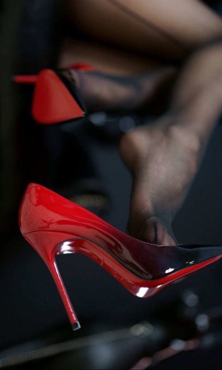 x_Latrina_x's tweet photo. :Louboutins :Stocking :Fetish https://t.co/7YeZOQTHu1