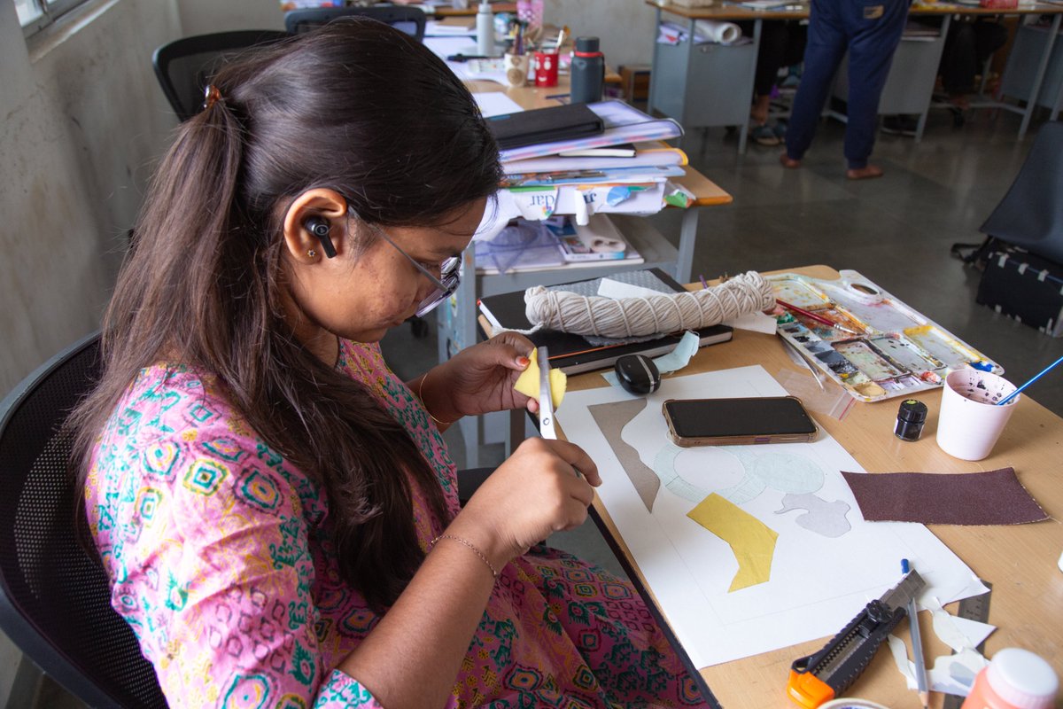 DJADdesign's tweet image. Design fundamentals with Mr.Venugopal, our visiting faculty!
Students explore the Elements of Design, mastering lines, shapes, colors &amp;amp; more. #DJAcademyOfDesign #ElementsOfDesign