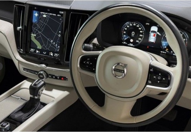 2018 VOLVO XC60 T5 AWD 

 TOTAL PRICE: KES 4,800,000

MILEAGE: 26,000 Kms

Features include:- A 2000cc Turbocharged petrol engine, 8 speed automatic transmission, 316Hp and 400Nm, all wheel drive, Alloy wheels, LED Daytime running lights,