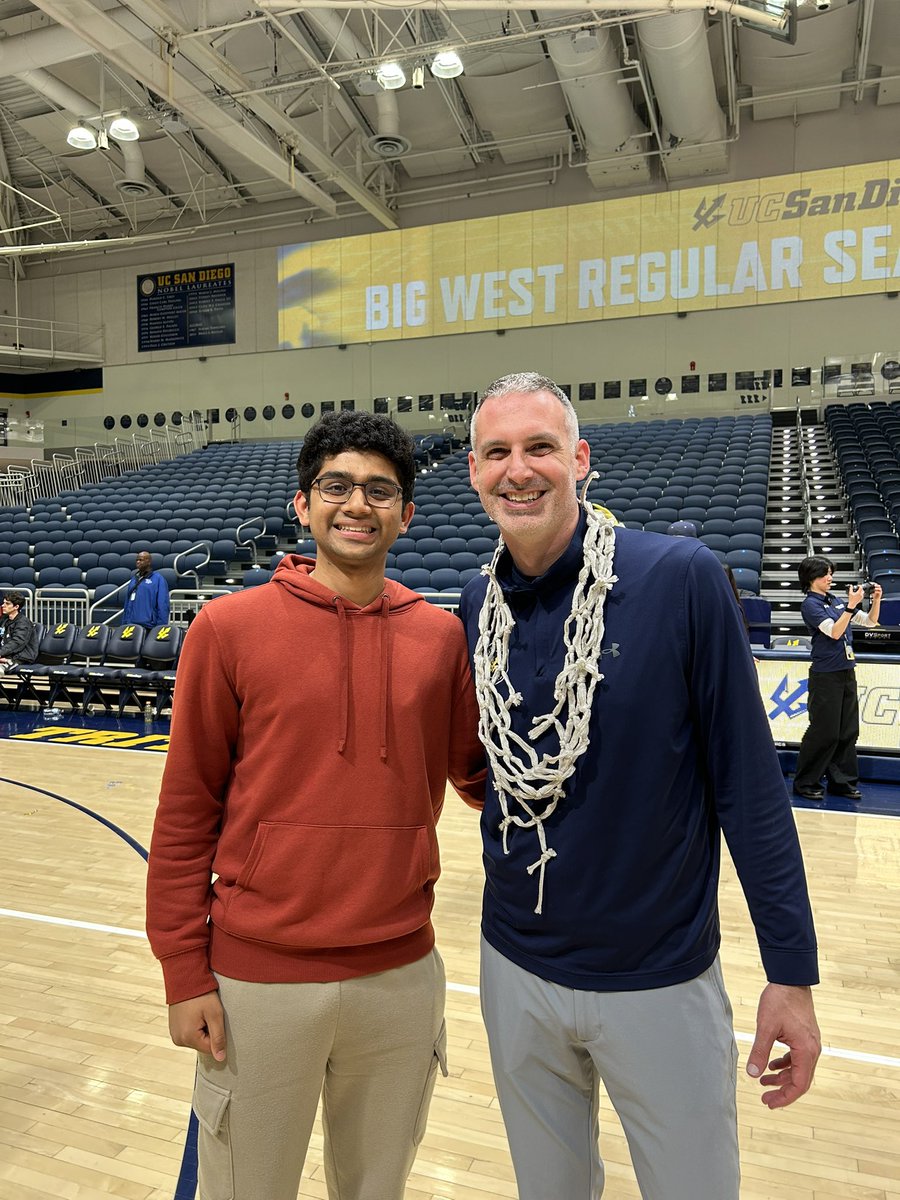_pranavrajaram's tweet image. Me and the Naismith College Coach of the Year @CoachEricOlen