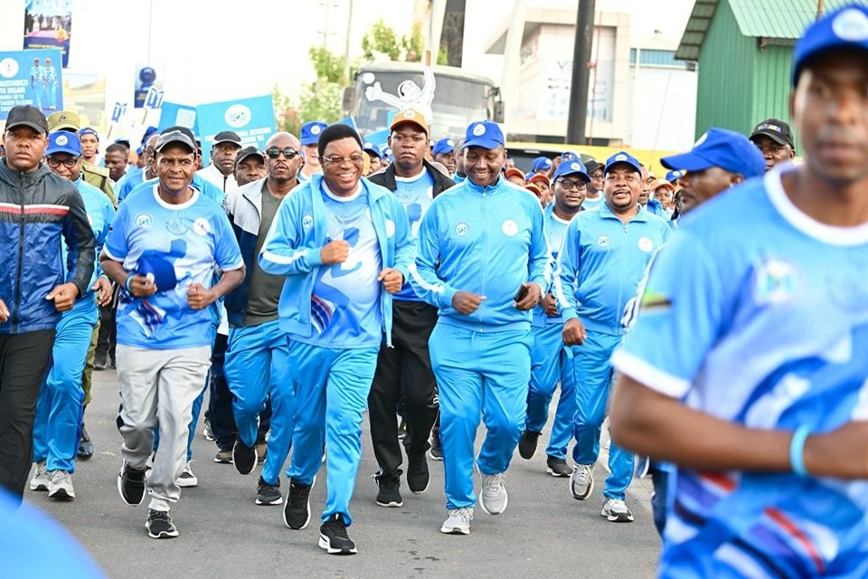 officialtea_tz's tweet photo. Mwenyekiti wa Bodi ya TEA, Dkt. Leonard Akwilapo pamoja na Mkurugenzi Mkuu Dkt. Erasmus Kipesha leo Machi 7, 2025 wameshiriki matembezi ya hisani kuadhimisha miaka 50 ya TET.  Matembezi hayo yaliongozwa na Waziri Mkuu Mhe. Kassim Majaliwa ambaye alikuwa Mgeni Rasmi. https://t.co/RdFkzd4baQ