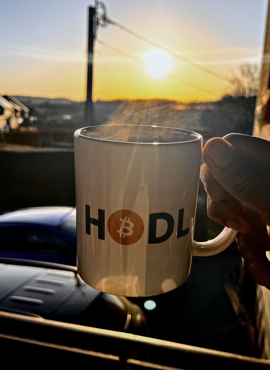 Spring in the air, sunshine and a nice cuppa tea. Have a fantastic day plebs 🧡