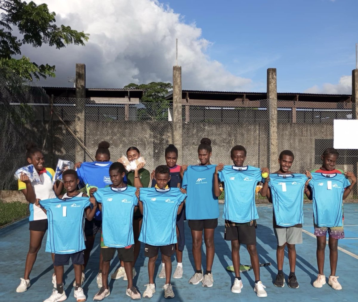Vanuatu🇻🇺
Loving those smiles😃
#tennis #tennisaidfriends #vanuatu #tennisnomatterwhere
