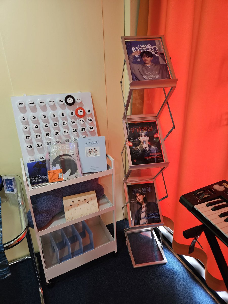 너무너무 예쁜 생일카페에 다녀옴
임현식 생일 너무너무 축하해~!! 

#현시쿠_케이쿠