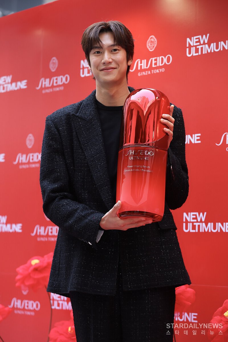 Mewie_shiny's tweet photo. 📍#NAINWOO attends #SHIDEIDO Ultimune Slow Aging Lounge Opening Ceremony 

'A Standout Presence '😎🚶‍♂️นักข่าวพูดอีกก็ถูกอีก✅ 
เพราะ Visual+Physique ของฮีอินอูโดดเด่นทุกที่ๆปรากฏตัวจริงๆ 🔥

#나인우 #นาอินอู #ナイヌ #羅人友 https://t.co/8h9NsfaME5