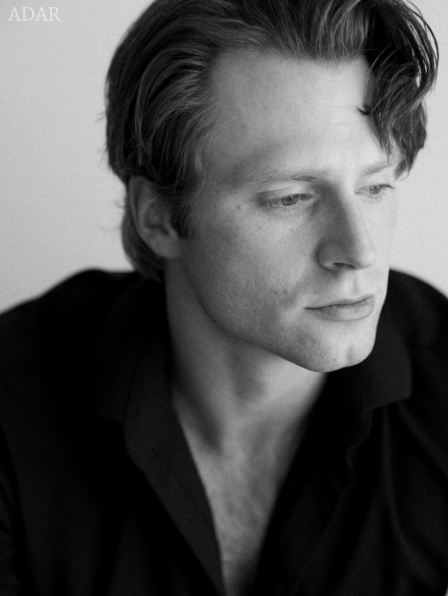 Calahan Skogman joined us to talk about who he dreamed of becoming as a child, the Blue Graffiti prequel, his favorite Grishaverse book and other great things in our new interview.

adarmagazine.com/calahan-skogman