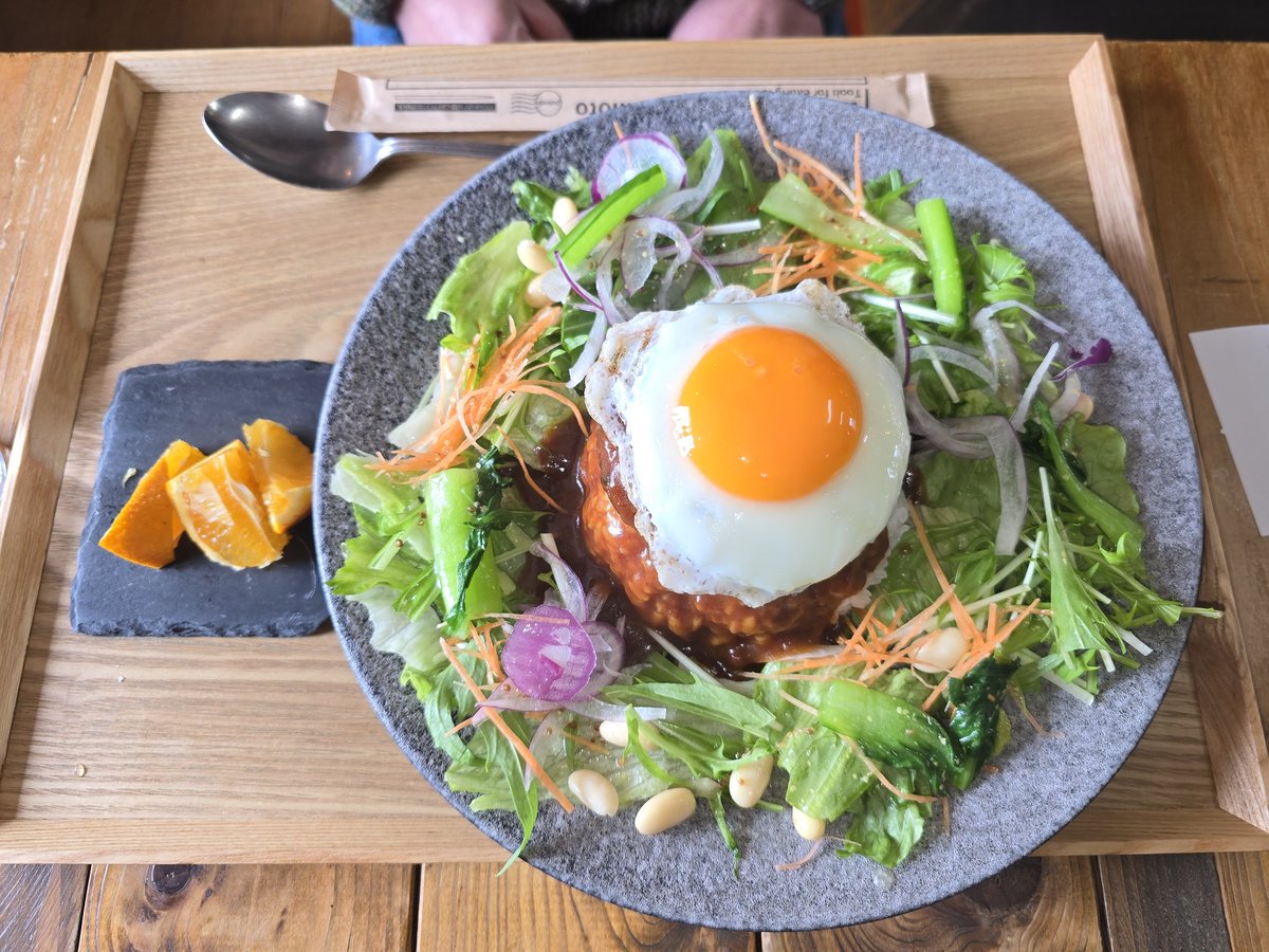 eternalfairly's tweet photo. 鳥取県の倉吉辺りへドライブへ。おひるはALOHA CAFEさんでロコモコと牛骨ラーメン💕風が強くて寒かったけどジェラートも美味しかったです👍️
#ALOHACAFE https://t.co/pYZkcLp6RP