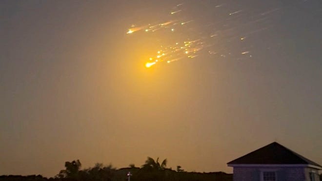 Trump_ton's tweet photo. It's estimated that each Starship launch/explosion costs $100m.
These launches/explosions are largely paid for by US taxpayers.
Yesterday another $100m blew up.
Perhaps DOGE should look into this waste of government spending.
#muskfail https://t.co/NyplZTtEnp