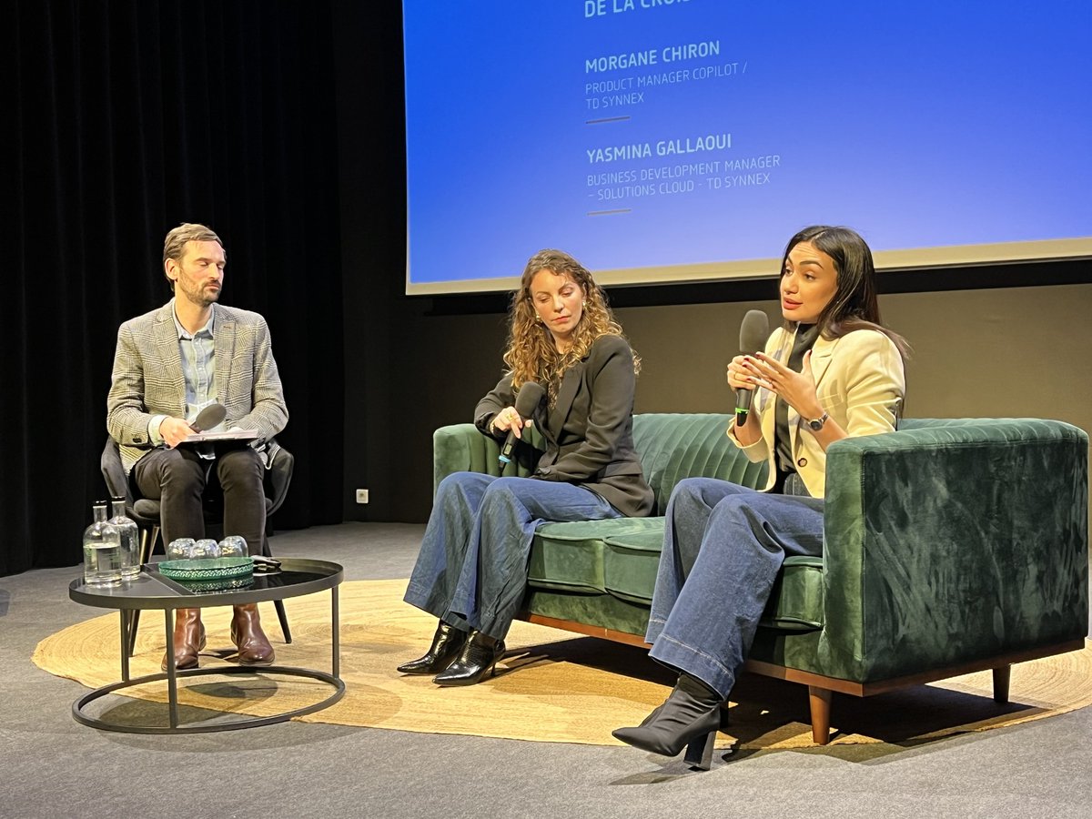PierreSDZ's tweet image. 💡Présentation conférence "Comment accompagner vos clients pour accélérer l'adoption de l'usage de l'IA en entreprise ?" avec Yasmina Gallaoui et Morgane Chiron 

#IA #conference #technologie #tech #entreprise #journaliste