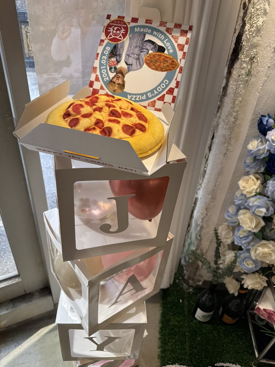 🍕 𝗖𝗢𝗗𝗬’𝗦 𝗣𝗜𝗭𝗭𝗔 🍕

𝗛𝗔𝗣𝗣𝗬 𝗝𝗔𝗬𝗖𝗛𝗔𝗡𝗚 𝗗𝗔𝗬 𝗗-𝗗𝗔𝗬

         𝗚𝗿𝗮𝗻𝗱 𝗢𝗽𝗲𝗻𝗶𝗻𝗴
    ** ┈ 드디어 오픈 ┈ **

#Codyspizza0308
#HAPPY_JAYCHANG_DAY
#제이_생파_코디스피자
#오늘의추천페퍼로니피자