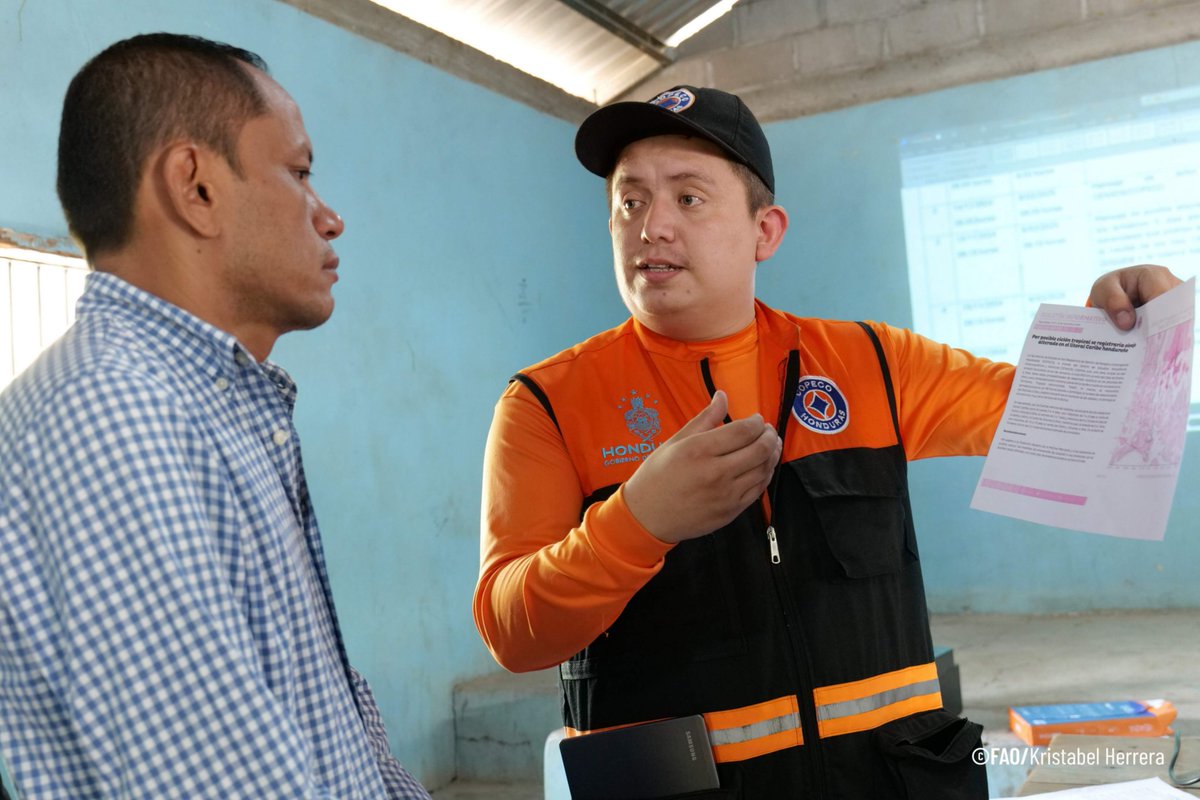 FAOHonduras's tweet photo. 📍Choluteca
#FAO realizó exitoso y educativo simulacro asistido de acciones anticipatorias ante inundaciones con el apoyo financiero de @UKinHonduras, en coordinación con el #CODEL de la comunidad de Barrial Limones  y el #CODEM del municipio de Orocuina.

#MejorVida https://t.co/3mCPYhTr4y
